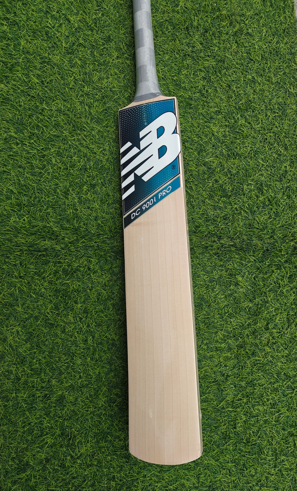New Balance DC 900i Pro English Willow Cricket Bat | Grade 1 Premium Willow, Massive 38-40 mm Edges, Extended Power Spine, Front-Foot Power, 6-Piece Singapore Cane Handle, 8-9 Straight Grains
