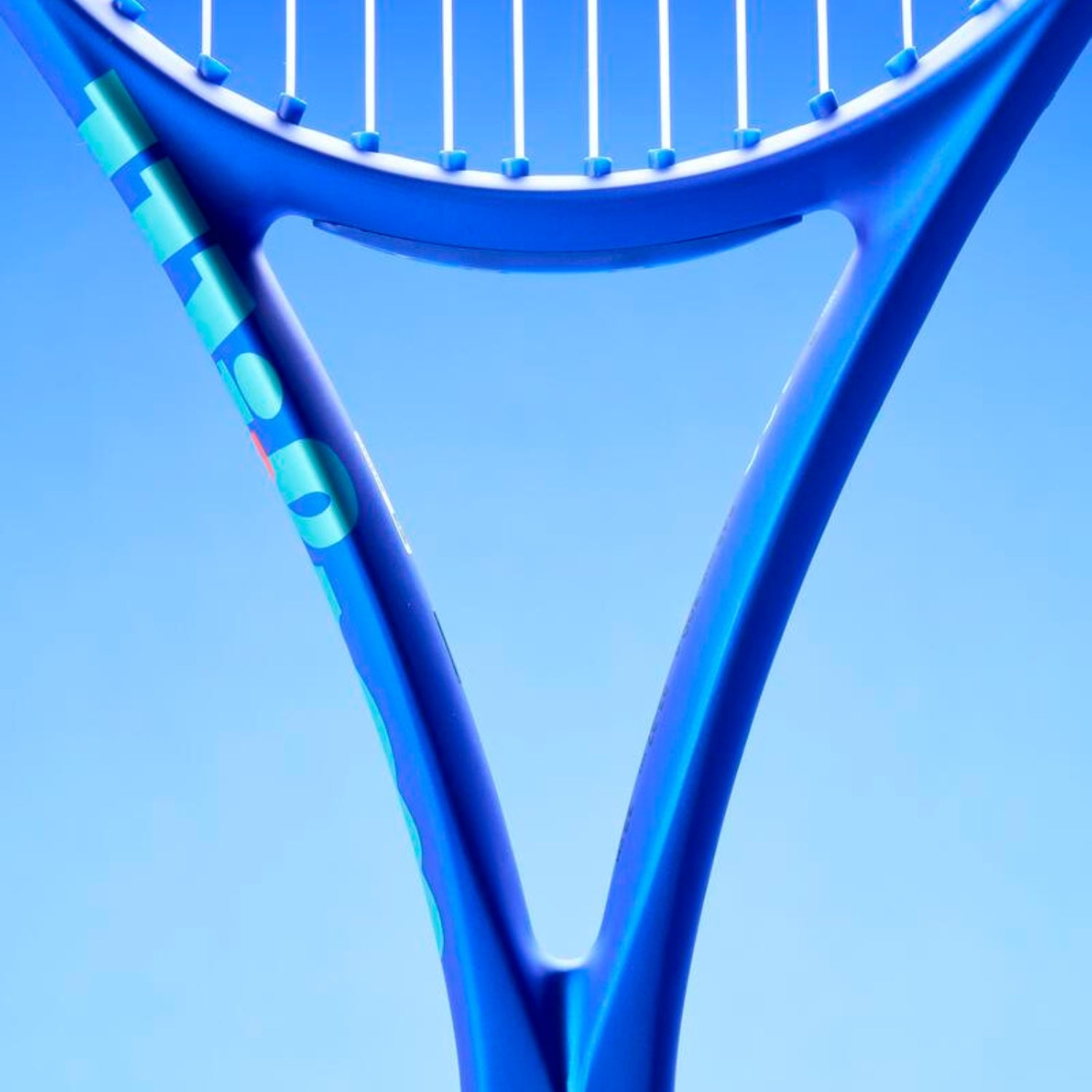 Wilson Ultra 100L V5 FRM 3 Unstrung Tennis Racquet – Lightweight, Powerful & Stable Frame for Spin, Control and Comfort – Ideal for Intermediate Players - Best Price online Prokicksports.com