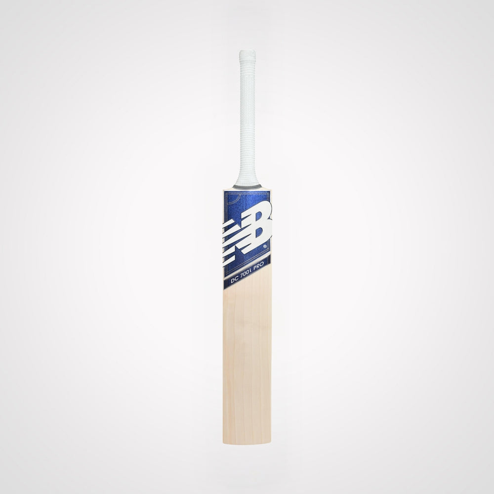 New Balance DC 700i PRO English Willow Cricket Bat – Lightweight, Powerful Bat for Leather Ball Cricket, Professional & Club-Level Matches - Best Price online Prokicksports.com